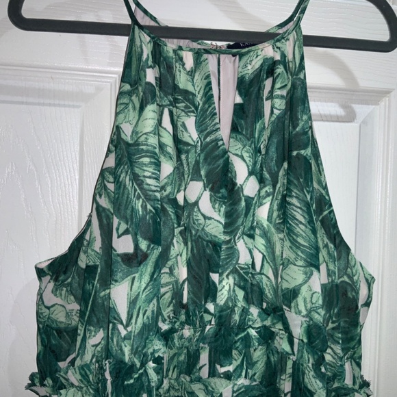 KAARI BLUE halter neckline Sleeveless botanical Blouse Sz XL ruffle hem - Picture 3 of 6